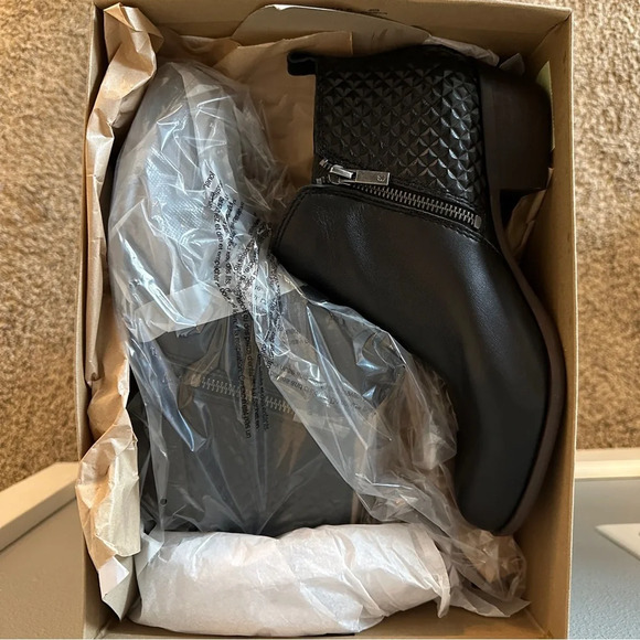 Lucky Brand Womens Basel Ankle Bootie. Size 9.5. Black Leather. New In B… - Picture 6 of 7